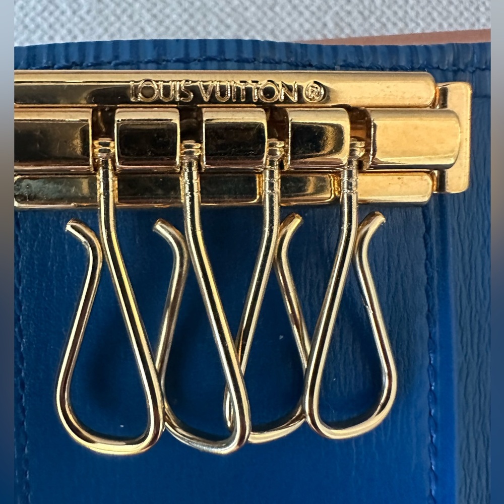 Louis Vuitton Epi Blue 4 Key Case - Picture 5 of 7